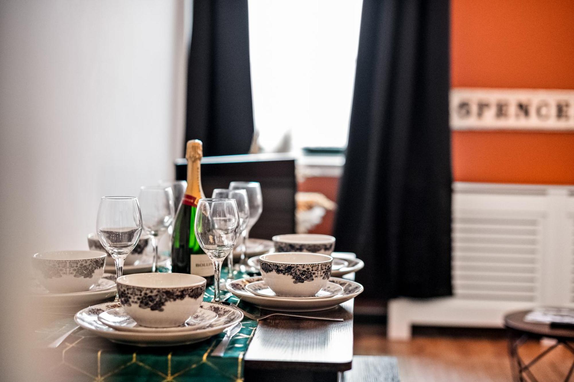 Spacious Birmingham City Apartment Екстер'єр фото